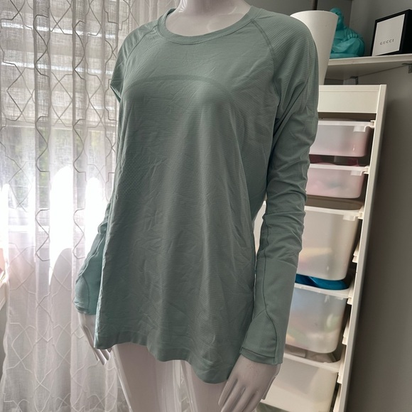 Lululemon Swiftly long sleeve - Picture 2 of 5
